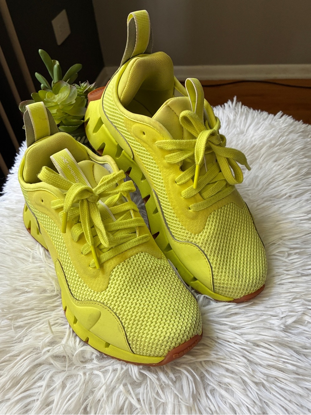 Reebok Zig Dynamica Sneakers 💛